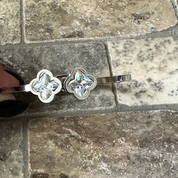 Crystal Clover Cuff - Picture 2 of 3